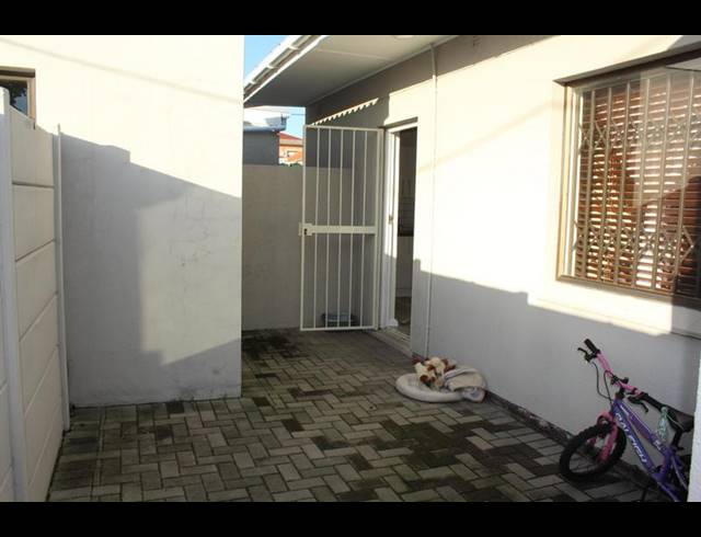 2 BEDROOM TOWNHOUSE FOR SALE IN CHURCHILL ESTATE